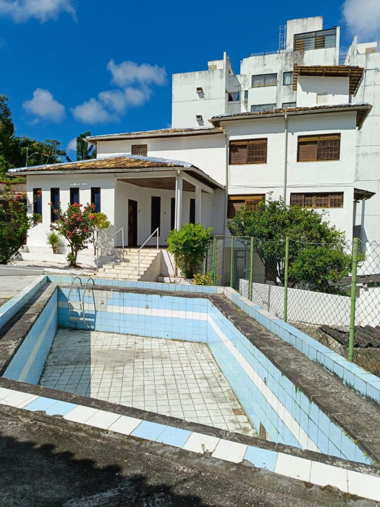 CASA À VENDA, COM 3 PAVIMENTOS | PARA MORADIA, CLÍNICA, ESCRITÓRIO, CRECHE, ETC… | OPORTUNIDADES INCRÍVEIS QUE ESSE IMÓVEL OFERECE! (Pernambués) CASA À VENDA, COM 3 PAVIMENTOS | PARA MORADIA, CLÍNICA, ESCRITÓRIO, CRECHE, ETC… | OPORTUNIDADES INCRÍVEIS QUE ESSE IMÓVEL OFERECE! (Pernambués)