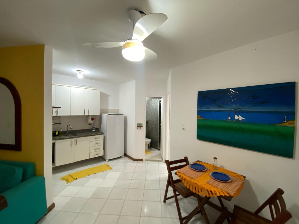 CASA À VENDA NA PRAIA DO FORTE – Quarto e Sala com Localização Privilegiada! CASA À VENDA NA PRAIA DO FORTE – Quarto e Sala com Localização Privilegiada!