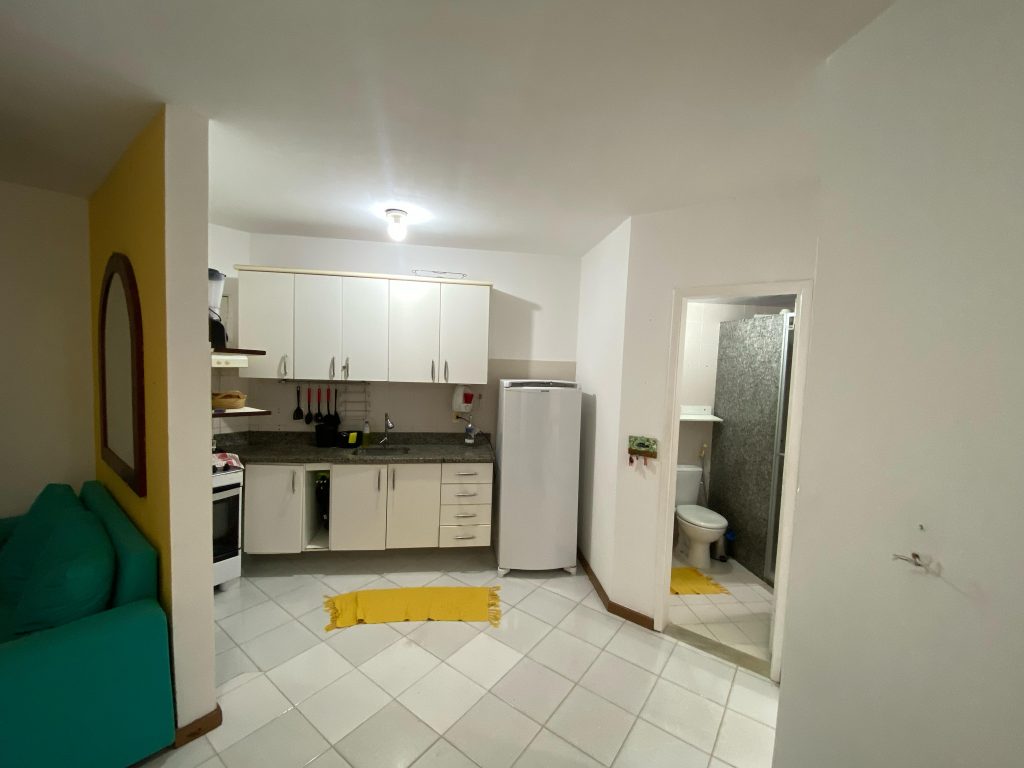 CASA À VENDA NA PRAIA DO FORTE – Quarto e Sala com Localização Privilegiada! CASA À VENDA NA PRAIA DO FORTE – Quarto e Sala com Localização Privilegiada!