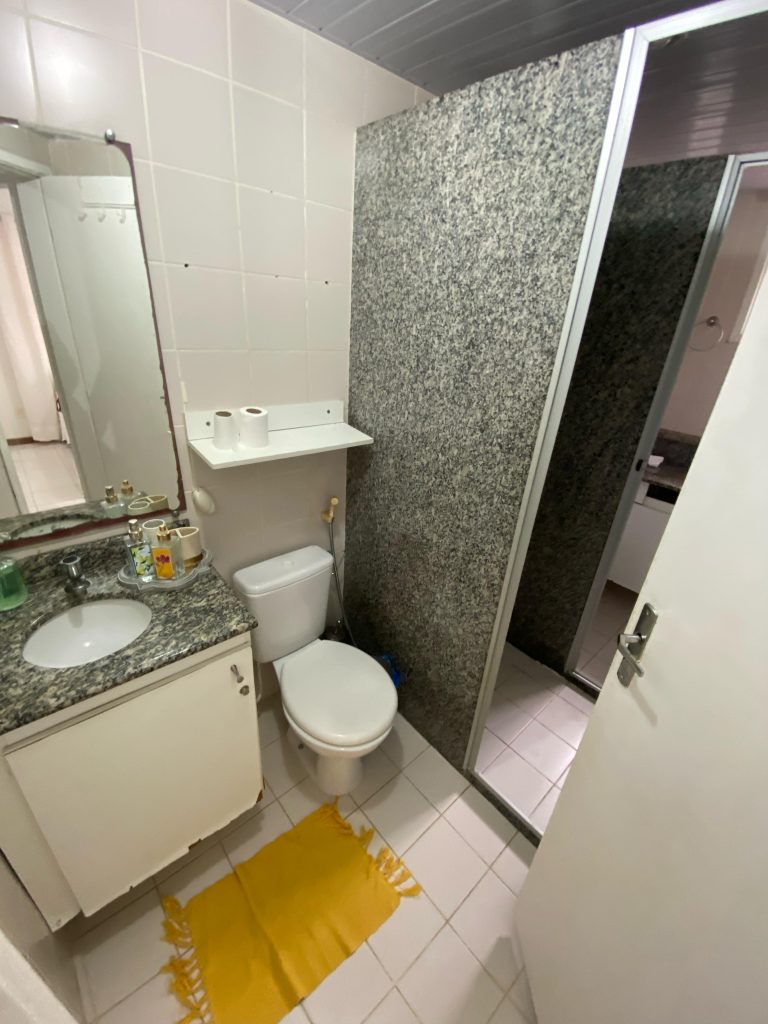 CASA À VENDA NA PRAIA DO FORTE – Quarto e Sala com Localização Privilegiada! CASA À VENDA NA PRAIA DO FORTE – Quarto e Sala com Localização Privilegiada!