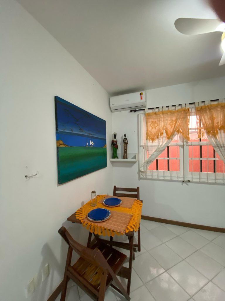 CASA À VENDA NA PRAIA DO FORTE – Quarto e Sala com Localização Privilegiada! CASA À VENDA NA PRAIA DO FORTE – Quarto e Sala com Localização Privilegiada!