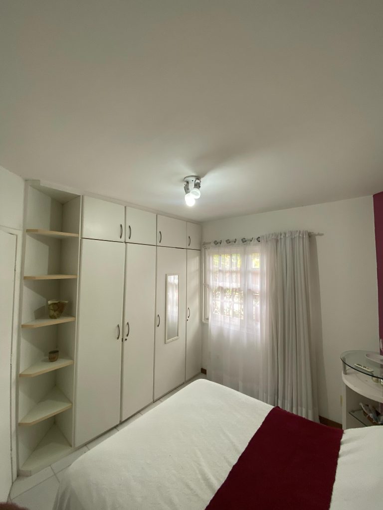 CASA À VENDA NA PRAIA DO FORTE – Quarto e Sala com Localização Privilegiada! CASA À VENDA NA PRAIA DO FORTE – Quarto e Sala com Localização Privilegiada!