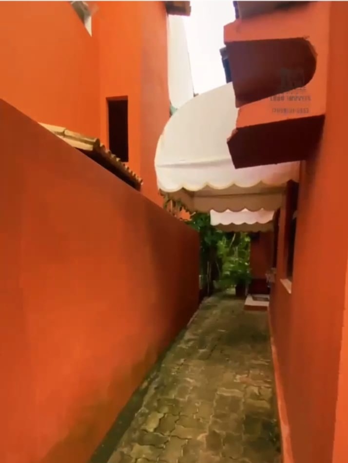 CASA À VENDA NA PRAIA DO FORTE – Quarto e Sala com Localização Privilegiada! CASA À VENDA NA PRAIA DO FORTE – Quarto e Sala com Localização Privilegiada!