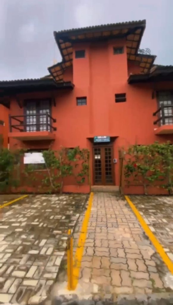 CASA À VENDA NA PRAIA DO FORTE – Quarto e Sala com Localização Privilegiada! CASA À VENDA NA PRAIA DO FORTE – Quarto e Sala com Localização Privilegiada!
