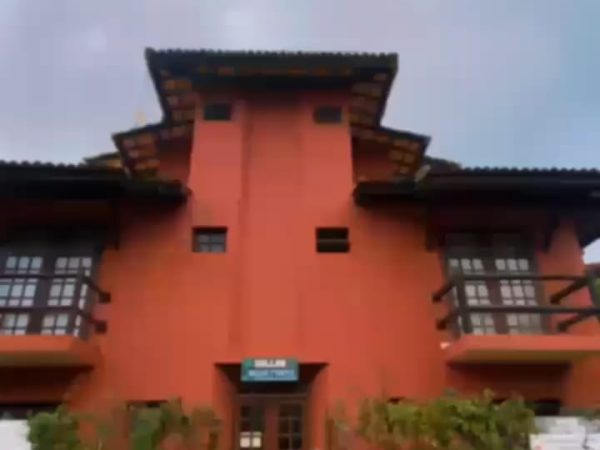 CASA À VENDA NA PRAIA DO FORTE – Quarto e Sala com Localização Privilegiada!