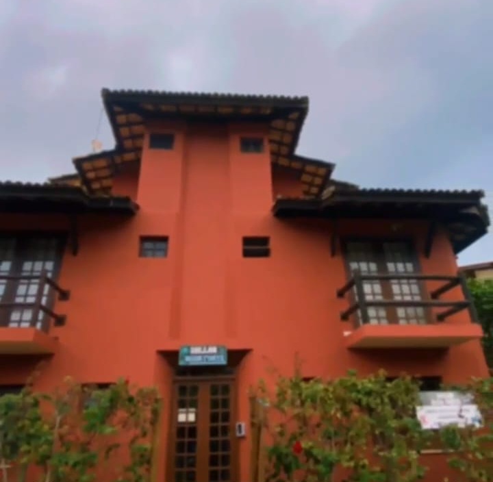CASA À VENDA NA PRAIA DO FORTE – Quarto e Sala com Localização Privilegiada! CASA À VENDA NA PRAIA DO FORTE – Quarto e Sala com Localização Privilegiada!