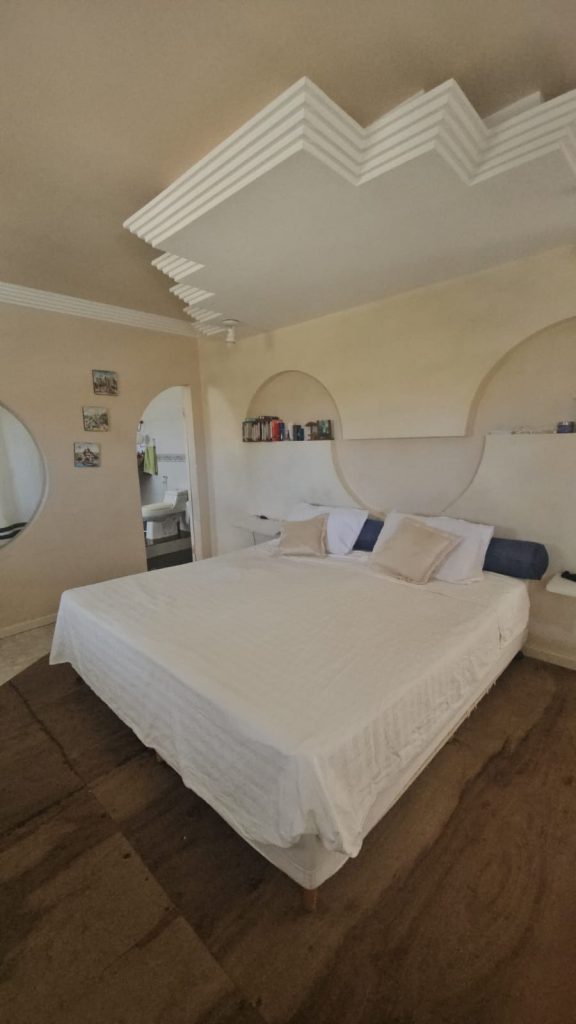 CASA À VENDA I 8 QUARTOS I 6 SUÍTES I PISCINA I Condomínio Águas do Jaguaribe – Em Piatã