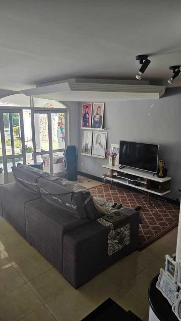 CASA À VENDA I 8 QUARTOS I 6 SUÍTES I PISCINA I Condomínio Águas do Jaguaribe – Em Piatã