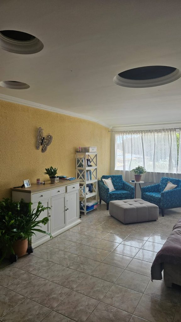 CASA À VENDA I 8 QUARTOS I 6 SUÍTES I PISCINA I Condomínio Águas do Jaguaribe – Em Piatã