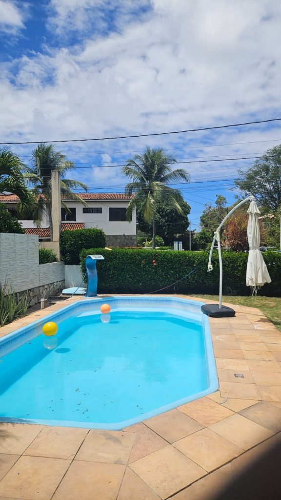 CASA À VENDA I 8 QUARTOS I 6 SUÍTES I PISCINA I Condomínio Águas do Jaguaribe – Em Piatã