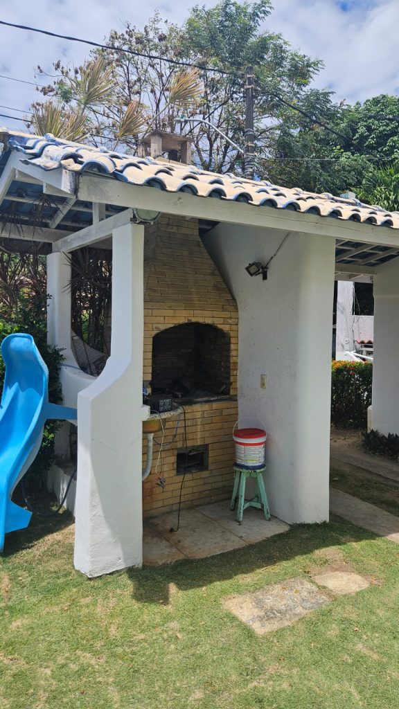 CASA À VENDA I 8 QUARTOS I 6 SUÍTES I PISCINA I Condomínio Águas do Jaguaribe – Em Piatã
