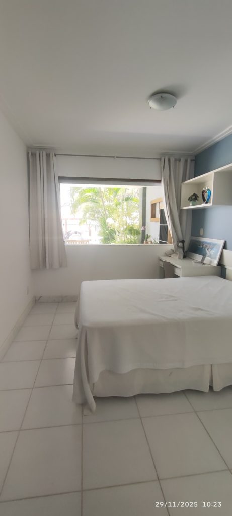 CASA COM 5 QUARTOS E 5 SUÍTES À VENDA I 360 m² DE ÁREA CONSTRUÍDA I Em Itapuã