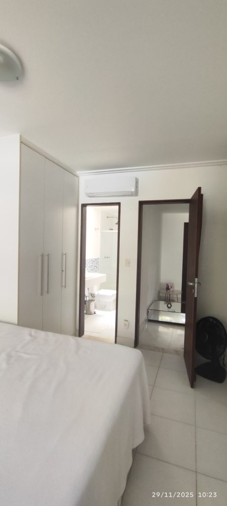 CASA COM 5 QUARTOS E 5 SUÍTES À VENDA I 360 m² DE ÁREA CONSTRUÍDA I Em Itapuã