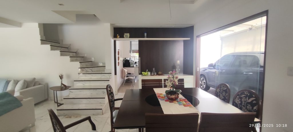 CASA COM 5 QUARTOS E 5 SUÍTES À VENDA I 360 m² DE ÁREA CONSTRUÍDA I Em Itapuã