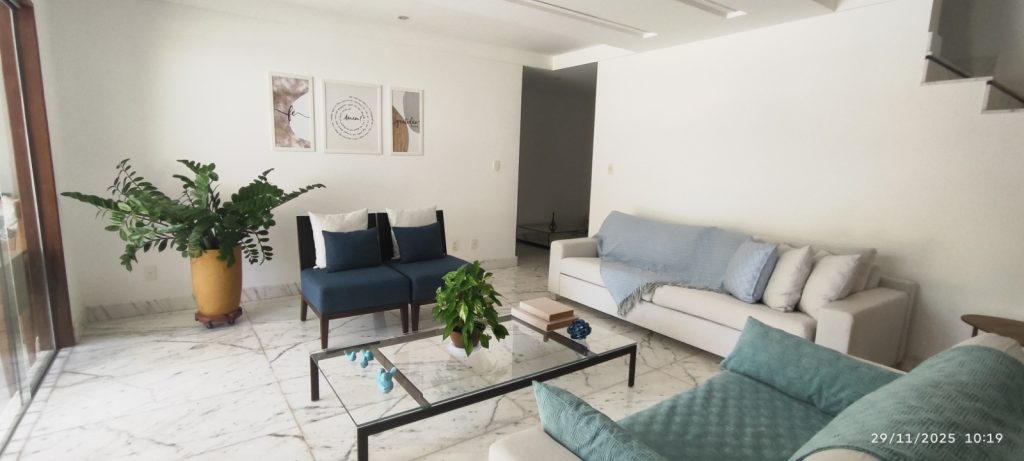 CASA COM 5 QUARTOS E 5 SUÍTES À VENDA I 360 m² DE ÁREA CONSTRUÍDA I Em Itapuã