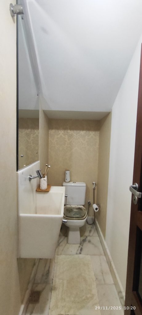 CASA COM 5 QUARTOS E 5 SUÍTES À VENDA I 360 m² DE ÁREA CONSTRUÍDA I Em Itapuã