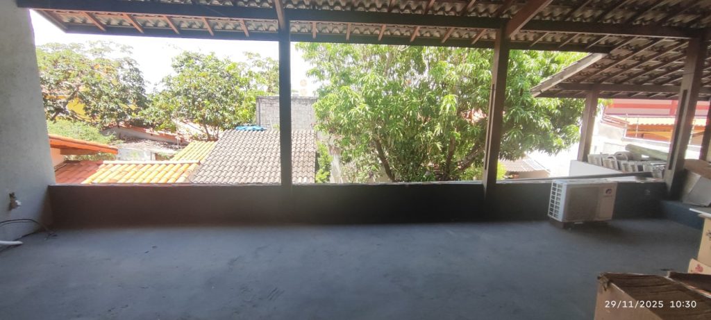 CASA COM 5 QUARTOS E 5 SUÍTES À VENDA I 360 m² DE ÁREA CONSTRUÍDA I Em Itapuã