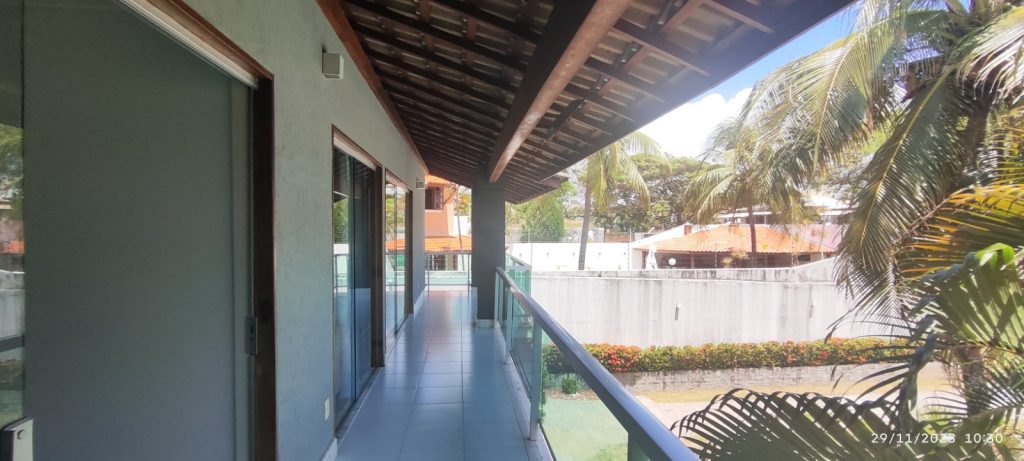 CASA COM 5 QUARTOS E 5 SUÍTES À VENDA I 360 m² DE ÁREA CONSTRUÍDA I Em Itapuã