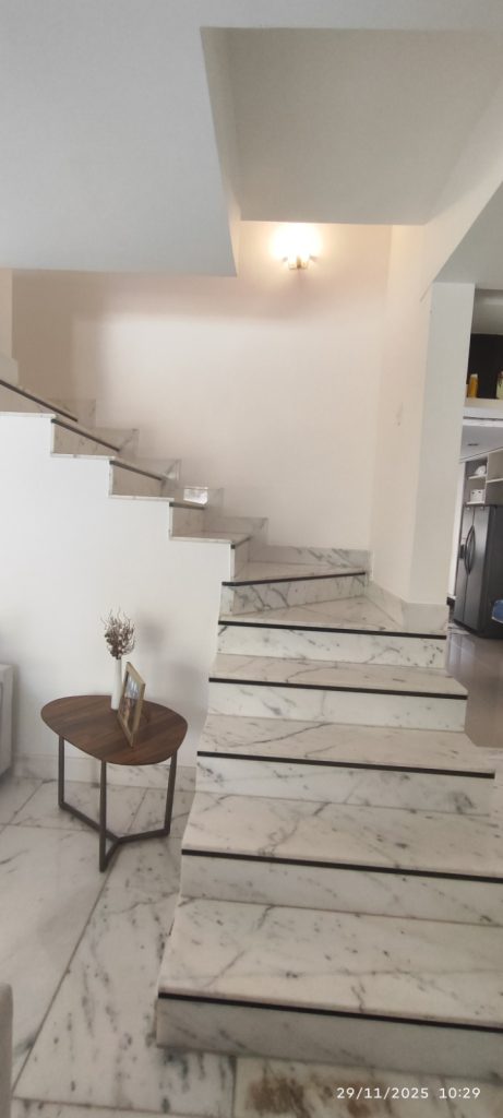 CASA COM 5 QUARTOS E 5 SUÍTES À VENDA I 360 m² DE ÁREA CONSTRUÍDA I Em Itapuã