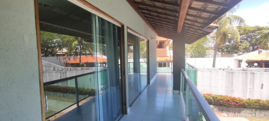 CASA COM 5 QUARTOS E 5 SUÍTES À VENDA I 360 m² DE ÁREA CONSTRUÍDA I Em Itapuã