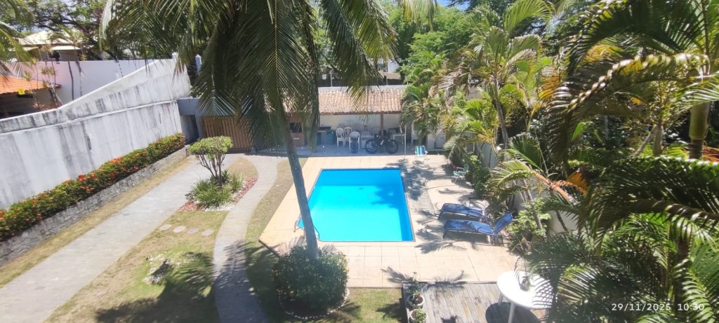 CASA COM 5 QUARTOS E 5 SUÍTES À VENDA I 360 m² DE ÁREA CONSTRUÍDA I Em Itapuã