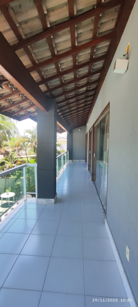 CASA COM 5 QUARTOS E 5 SUÍTES À VENDA I 360 m² DE ÁREA CONSTRUÍDA I Em Itapuã