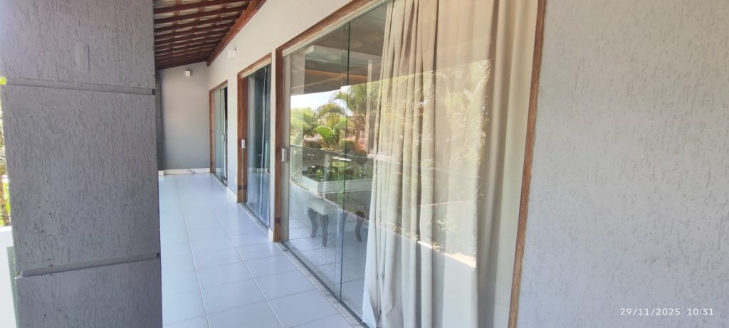 CASA COM 5 QUARTOS E 5 SUÍTES À VENDA I 360 m² DE ÁREA CONSTRUÍDA I Em Itapuã