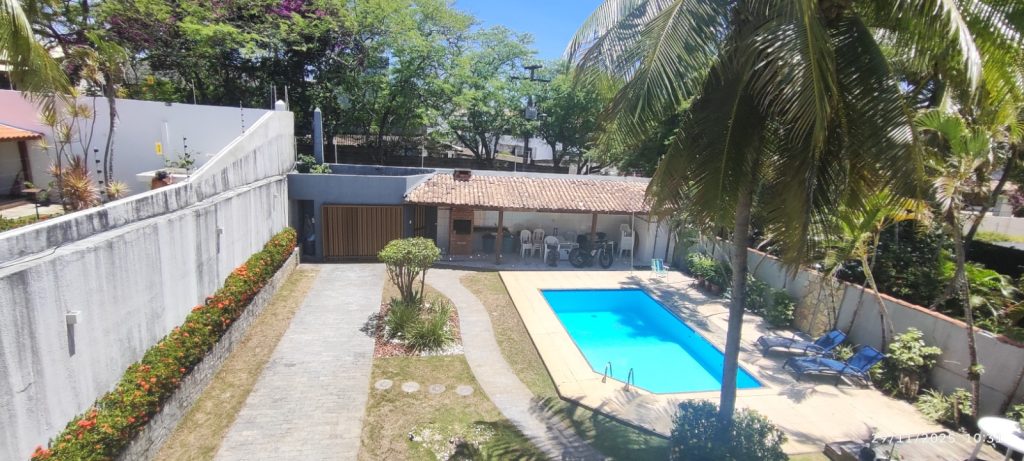 CASA COM 5 QUARTOS E 5 SUÍTES À VENDA I 360 m² DE ÁREA CONSTRUÍDA I Em Itapuã