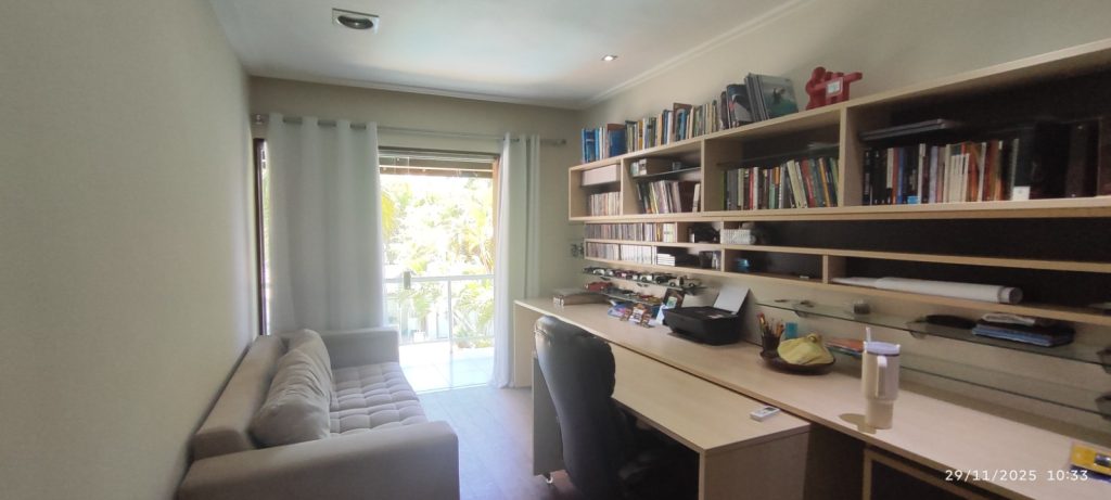 CASA COM 5 QUARTOS E 5 SUÍTES À VENDA I 360 m² DE ÁREA CONSTRUÍDA I Em Itapuã