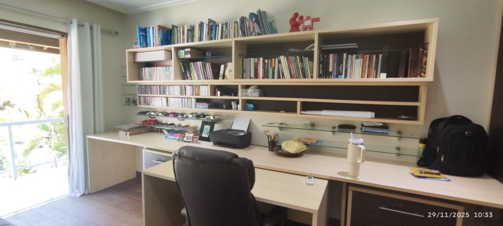 CASA COM 5 QUARTOS E 5 SUÍTES À VENDA I 360 m² DE ÁREA CONSTRUÍDA I Em Itapuã