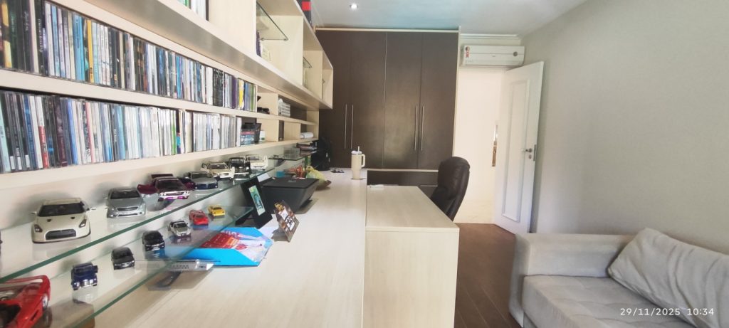 CASA COM 5 QUARTOS E 5 SUÍTES À VENDA I 360 m² DE ÁREA CONSTRUÍDA I Em Itapuã