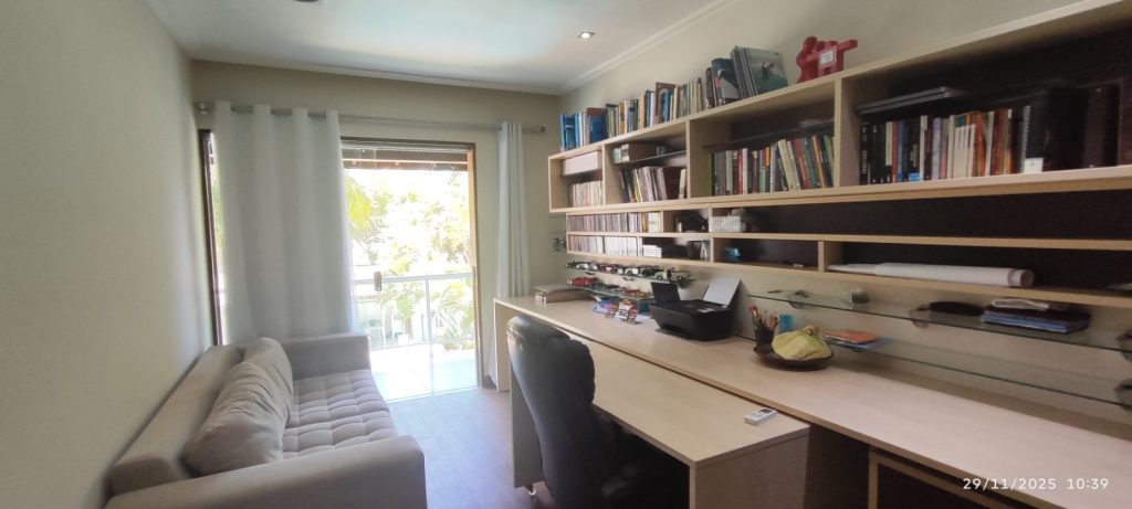 CASA COM 5 QUARTOS E 5 SUÍTES À VENDA I 360 m² DE ÁREA CONSTRUÍDA I Em Itapuã