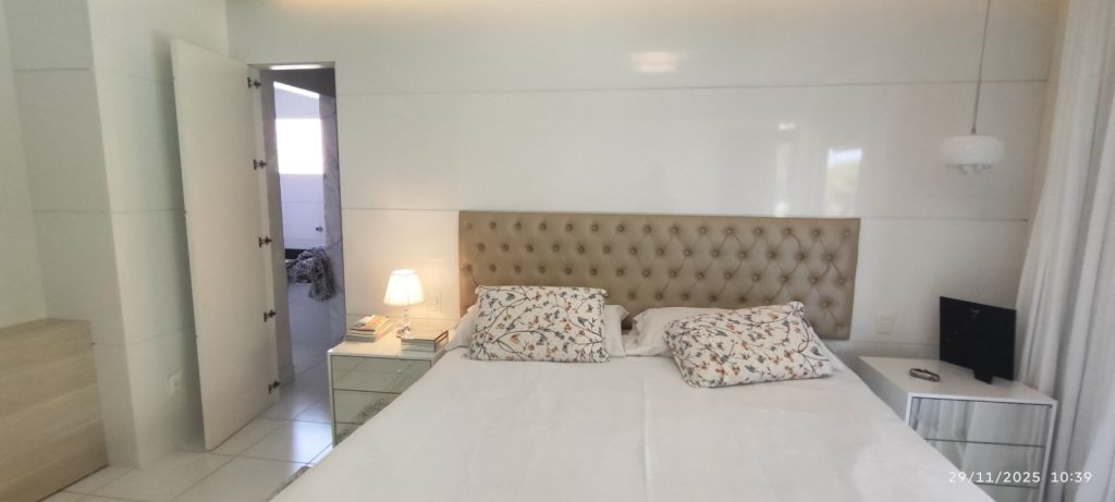 CASA COM 5 QUARTOS E 5 SUÍTES À VENDA I 360 m² DE ÁREA CONSTRUÍDA I Em Itapuã