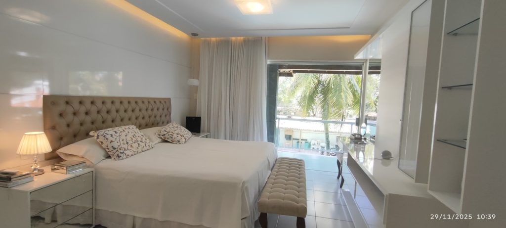 CASA COM 5 QUARTOS E 5 SUÍTES À VENDA I 360 m² DE ÁREA CONSTRUÍDA I Em Itapuã