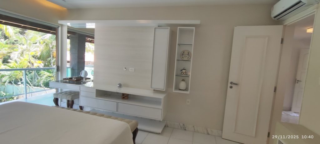 CASA COM 5 QUARTOS E 5 SUÍTES À VENDA I 360 m² DE ÁREA CONSTRUÍDA I Em Itapuã