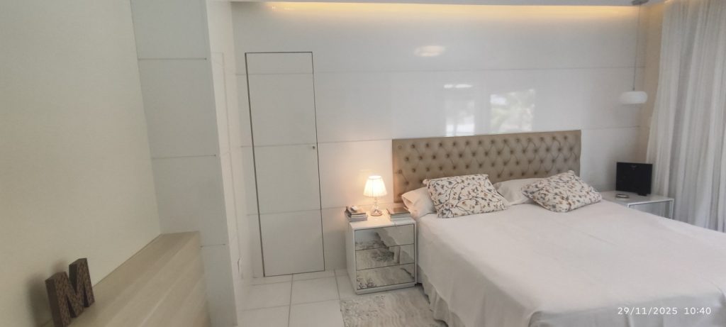 CASA COM 5 QUARTOS E 5 SUÍTES À VENDA I 360 m² DE ÁREA CONSTRUÍDA I Em Itapuã