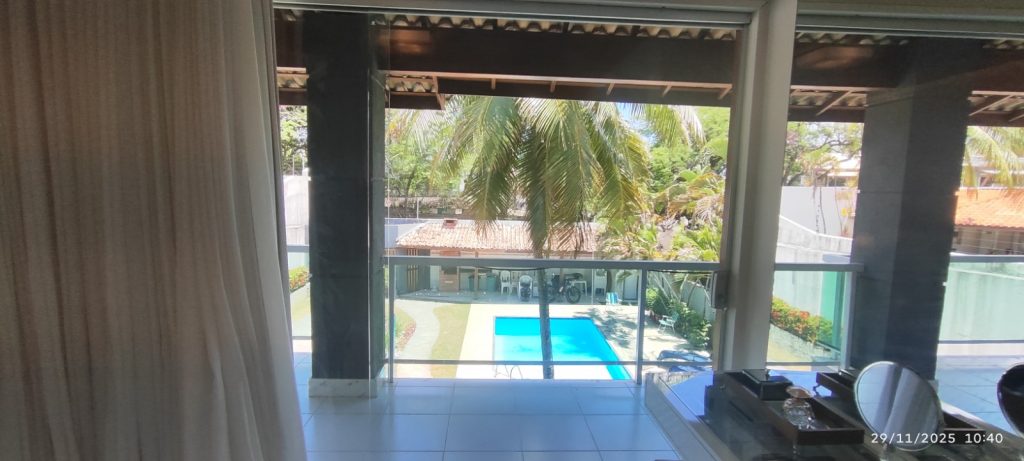 CASA COM 5 QUARTOS E 5 SUÍTES À VENDA I 360 m² DE ÁREA CONSTRUÍDA I Em Itapuã