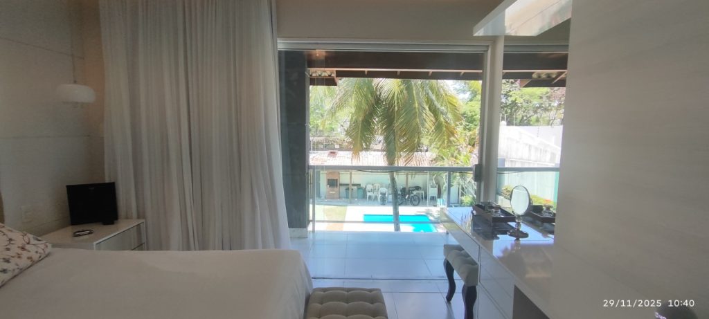 CASA COM 5 QUARTOS E 5 SUÍTES À VENDA I 360 m² DE ÁREA CONSTRUÍDA I Em Itapuã