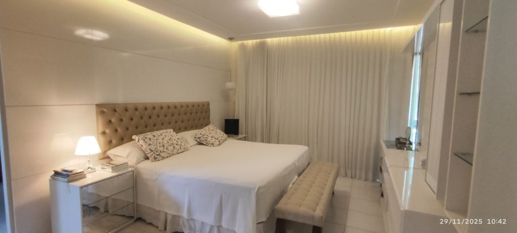 CASA COM 5 QUARTOS E 5 SUÍTES À VENDA I 360 m² DE ÁREA CONSTRUÍDA I Em Itapuã