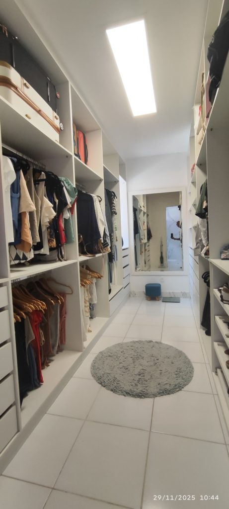 CASA COM 5 QUARTOS E 5 SUÍTES À VENDA I 360 m² DE ÁREA CONSTRUÍDA I Em Itapuã