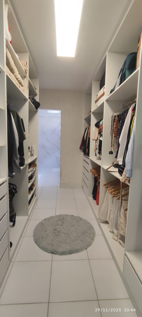 CASA COM 5 QUARTOS E 5 SUÍTES À VENDA I 360 m² DE ÁREA CONSTRUÍDA I Em Itapuã