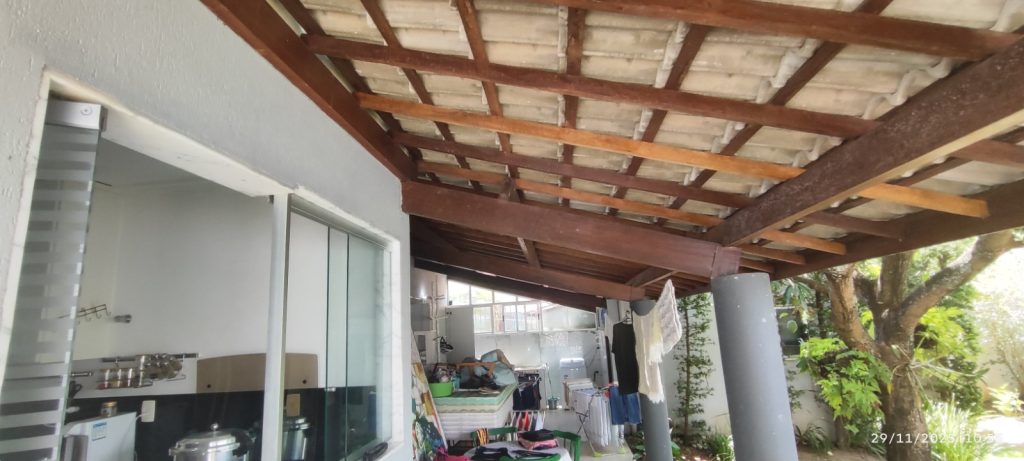 CASA COM 5 QUARTOS E 5 SUÍTES À VENDA I 360 m² DE ÁREA CONSTRUÍDA I Em Itapuã