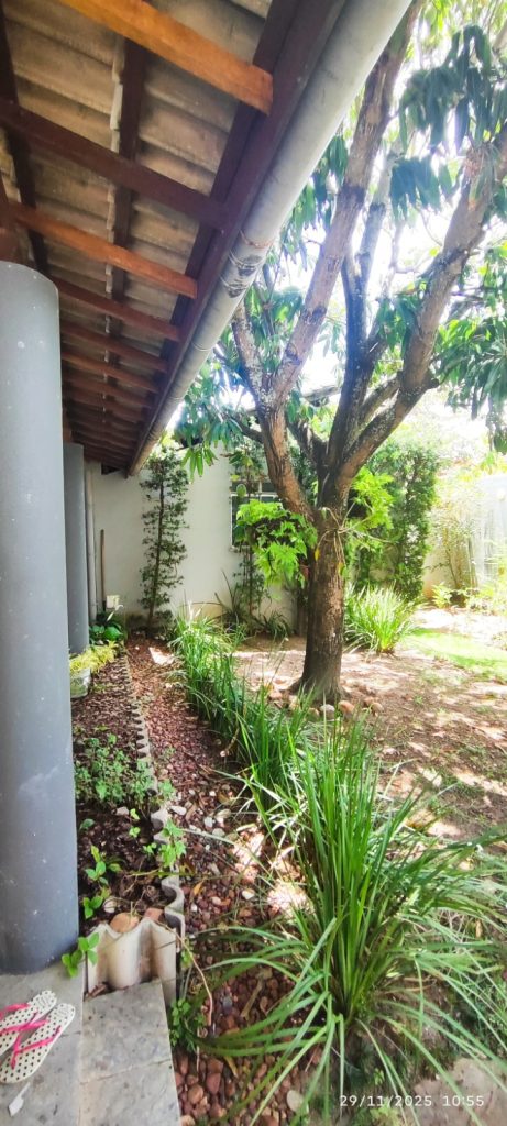 CASA COM 5 QUARTOS E 5 SUÍTES À VENDA I 360 m² DE ÁREA CONSTRUÍDA I Em Itapuã