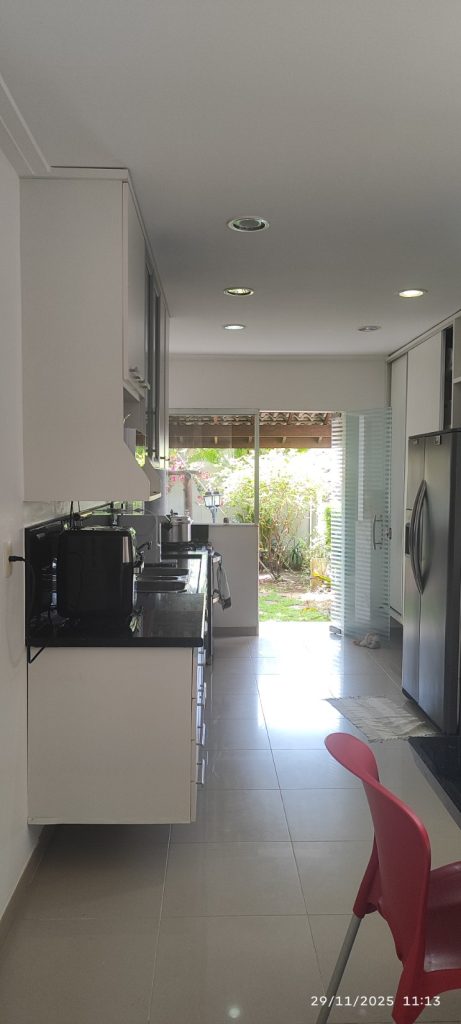 CASA COM 5 QUARTOS E 5 SUÍTES À VENDA I 360 m² DE ÁREA CONSTRUÍDA I Em Itapuã