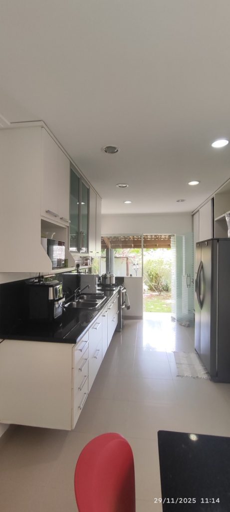 CASA COM 5 QUARTOS E 5 SUÍTES À VENDA I 360 m² DE ÁREA CONSTRUÍDA I Em Itapuã